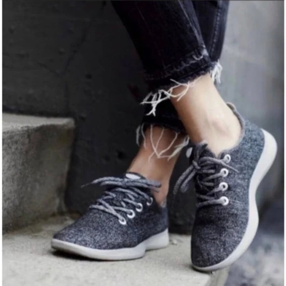 🎉😀CLEARANCE SALE!!😀🎉ALLBIRDS Dark Gray Wool Runners Size 6 - Picture 1 of 10